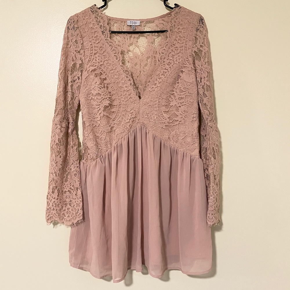 Tobi Blush Flowy Lace Dress